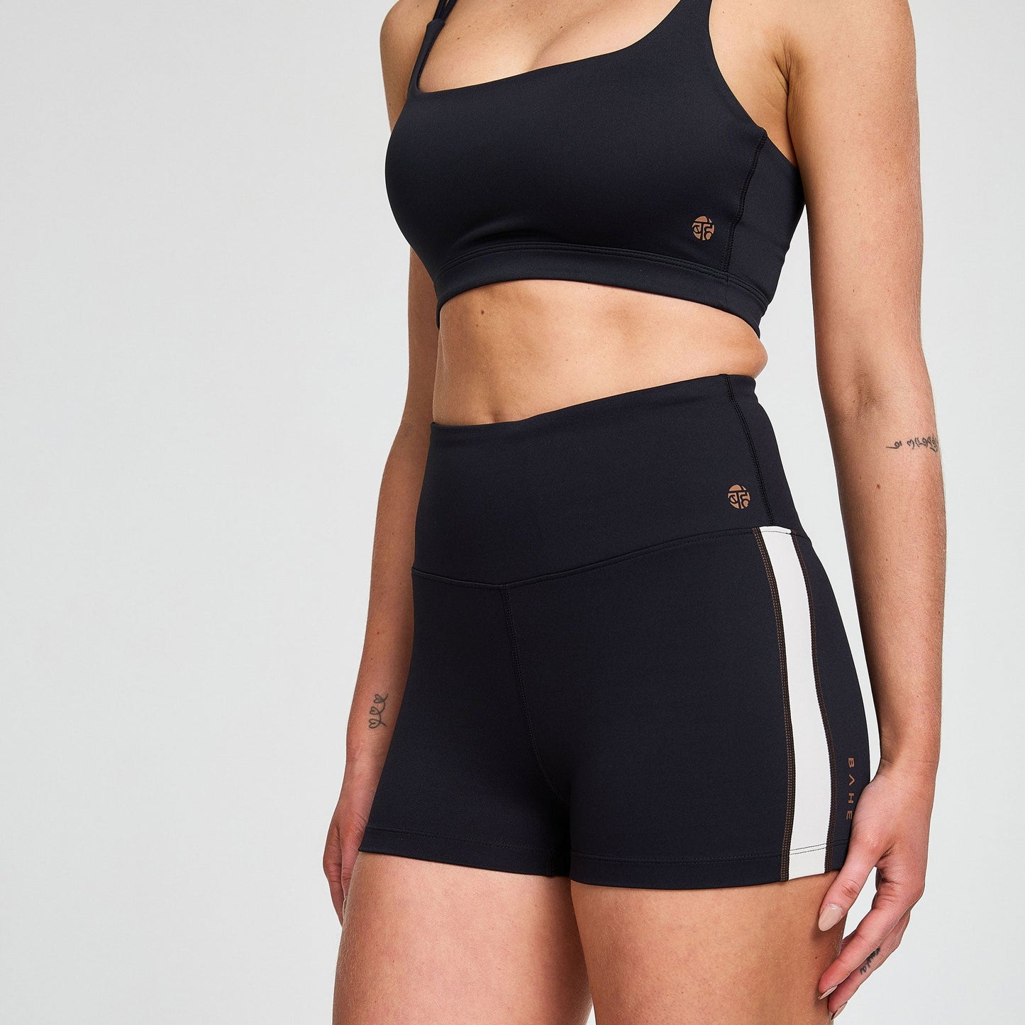 ATTUNE HIGH-RISE SHORTS 2.5