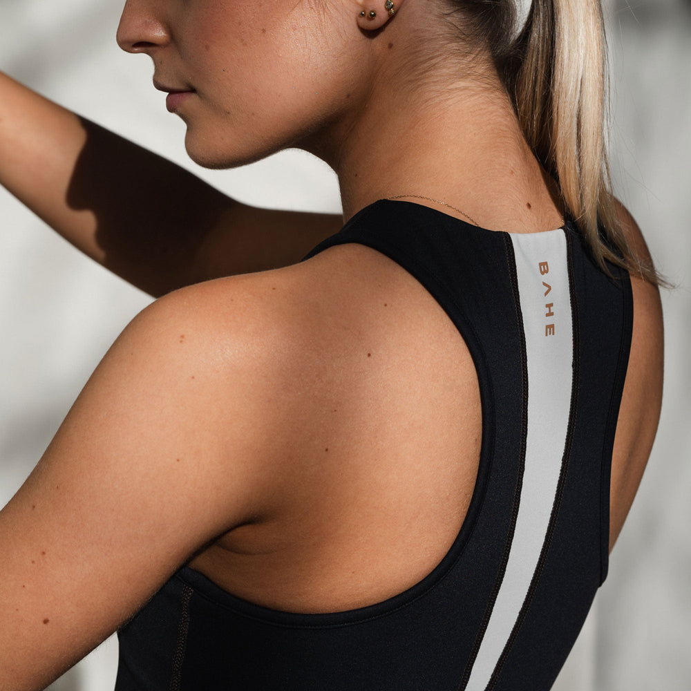 
                      
                        ATTUNE RACER BACK SHORT TOP BLACK/COCONUT
                      
                    