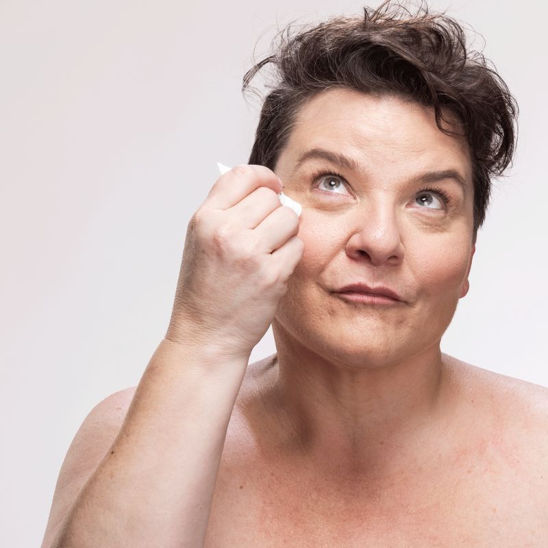 
                      
                        Be Dazzling Lifting Eye Cream
                      
                    