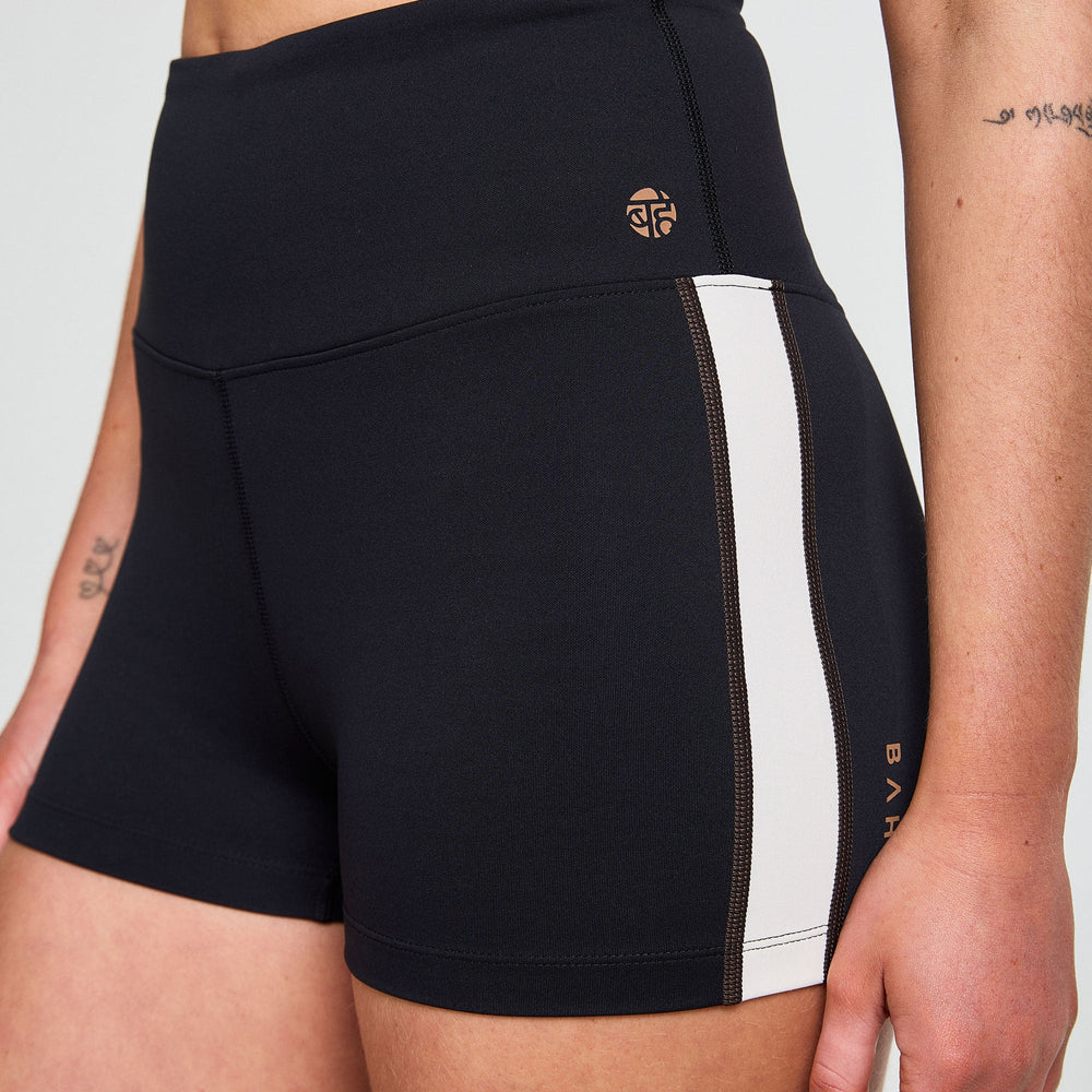 
                      
                        ATTUNE HIGH-RISE SHORTS 2.5" BLACK/COCONUT
                      
                    