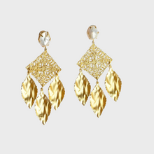  CLIO Baroque Pearl Earrings